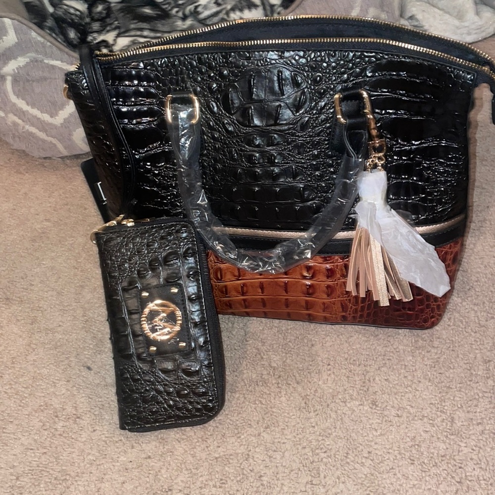 medium sized leather brown and black purse. Mia K Collection. brand new,